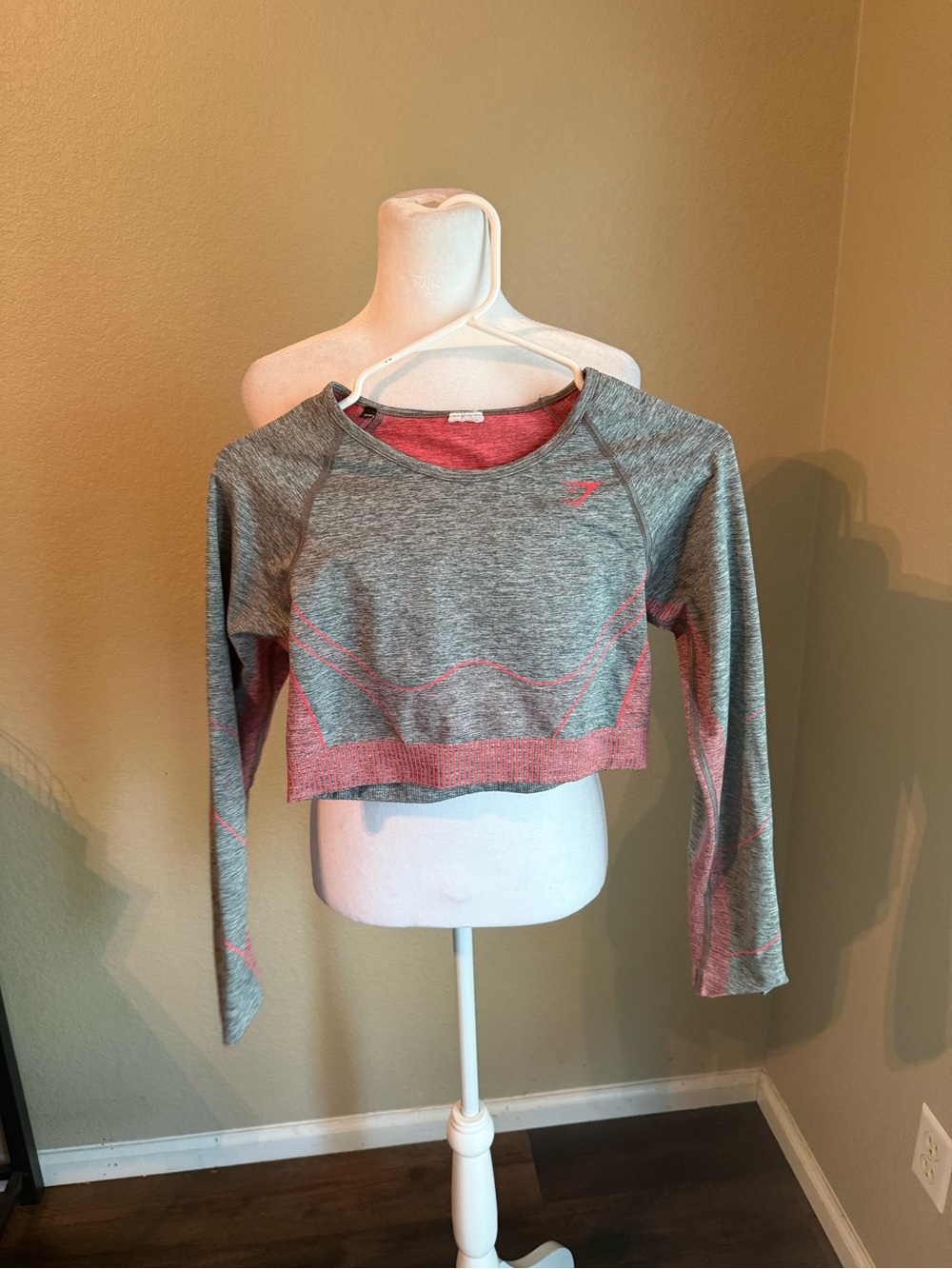 Gym shark Grey & Pink Long-Sleeve Cropped Active Top
